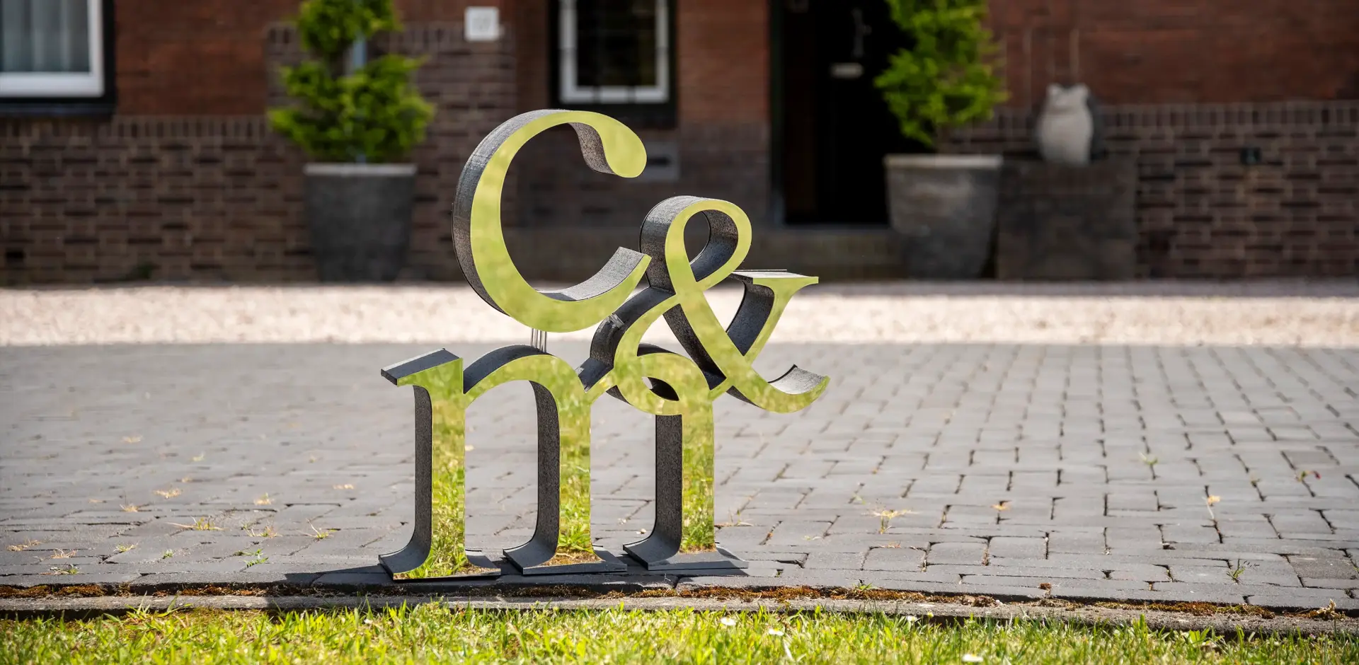 Foto logo midden C M Groep